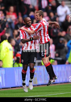 Darren Bent (links) von Sunderland feiert mit Teamkollege George McCartney Nachdem er das erste Tor seines Spieles erzielt hat Stockfoto