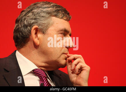 Premierminister Gordon Brown hält am ersten Tag der Labour Party-Konferenz in Brighton eine Fragerunde mit neuen Labour-Kandidaten ab. Stockfoto