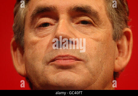 Premierminister Gordon Brown hält am ersten Tag der Labour Party-Konferenz in Brighton eine Fragerunde mit neuen Labour-Kandidaten ab. Stockfoto