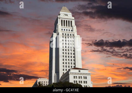 Los Angeles-Rathaus mit Sonnenaufgang Himmel. Stockfoto