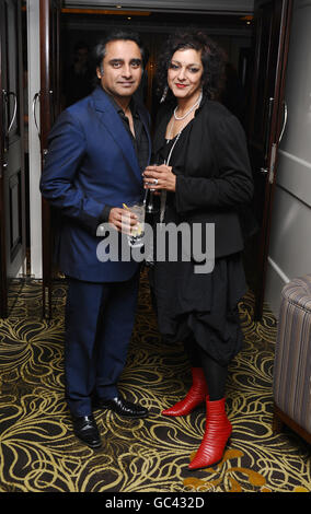 Sanjeev Bhaskar und Meera Syal bei der Aftershow-Party für Terry Gilliams neuen Film The Imaginarium of Doctor Parnassus im Langham Hotel in London. Stockfoto