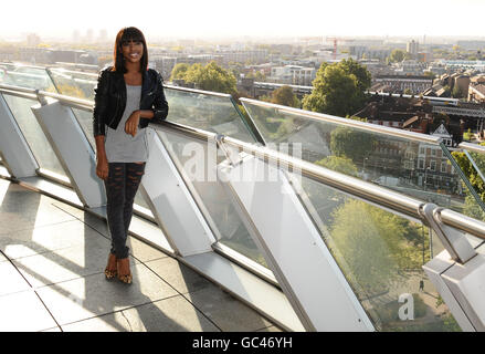 Alexandra Burke startet eine landesweite Abstimmung, die auf das GLA-Gebäude der Nationen in London verweist. Die Gewinner-Community bekommt einen exklusiven Gig von Alexandra in Zusammenarbeit mit Nokia. Stockfoto