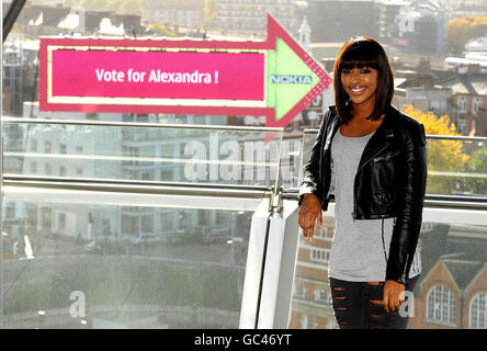 Alexandra Burke startet eine landesweite Abstimmung, die auf das GLA-Gebäude der Nationen in London verweist.die Gewinnergemeinschaft erhält einen exklusiven Auftritt von Alexandra in Zusammenarbeit mit Nokia. Stockfoto