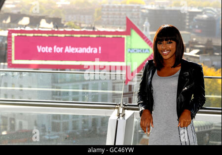 Alexandra Burke startet eine landesweite Abstimmung, die auf das GLA-Gebäude der Nationen in London verweist. Die Gewinner-Community bekommt einen exklusiven Gig von Alexandra in Zusammenarbeit mit Nokia. Stockfoto