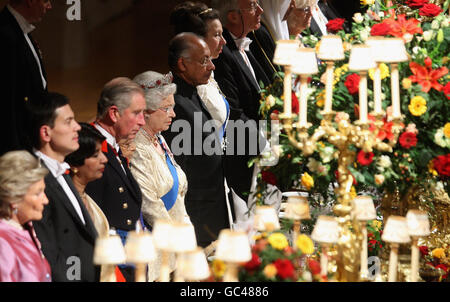 Der Prinz von Wales und die britische Königin Elizabeth II. Mit dem Präsidenten der Republik Indien Prathibha Patil nehmen am Staatsbankett zum Staatsbesuch in Windsor Castle Teil. Stockfoto