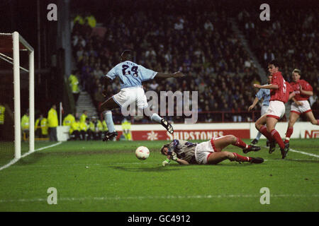 Fußball - Coca Cola Cup - 4. Runde - Nottingham Forest gegen Manchester City - City Ground Stockfoto