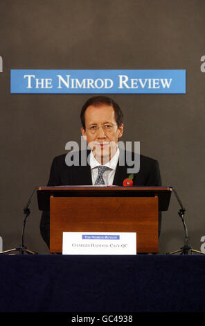 Charles Haddon-Cave QC präsentiert den Medien einen Bericht über den Absturz eines RAF-Nimrod-Spionagers bei einer Pressekonferenz im Zentrum von London. Stockfoto