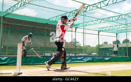Englands Jonathan Trott während einer Nets-Session beim OUTsurance Oval in Bloemfontein, Südafrika. Stockfoto