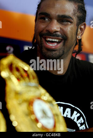 Der neue WBA-Schwergewichtboxen-Champion David Haye in der Pressekonferenz nach dem Sieg gegen den Russen Nikolai Valuev in einer WBA-Schwergewichtsttitel-WM in der Nürnberger Arena. Stockfoto