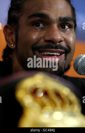 Der neue WBA-Schwergewichtboxen-Champion David Haye in der Pressekonferenz nach dem Sieg gegen den Russen Nikolai Valuev in einer WBA-Schwergewichtsttitel-WM in der Nürnberger Arena. Stockfoto