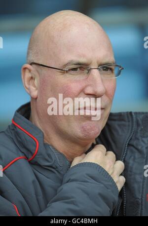 Fußball - Barclays Premier League - Aston Villa gegen Bolton Wanderers - Villa Park. Alan Cork, Bolton Wanderers Assistant Head Coach Stockfoto