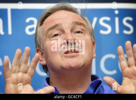 Professor David Nutt spricht am Kings College in London, inmitten des Sturzes seiner Entlassung als Chefdrogenberater der Regierung nach seinen umstrittenen Äußerungen über Cannabis, Ecstasy und LSD. Stockfoto