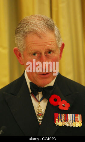 Der britische Prinz Charles spricht gestern Abend bei einem Staatsessen in Ottawa zu Ehren des Thronfolgers und seiner Frau. Stockfoto