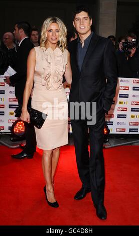 Vernon Kay und Tess Daly kommen für die Daily Mirror's Pride of Britain Awards 2009 im Grosvenor House Hotel, Park Lane, London Stockfoto
