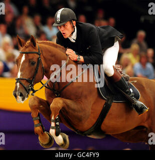 Reiten - Horse of the Year Show 2009 - Tag fünf - Birmingham NEC. Der niederländische Piet Raijmakers Jnr über van Schijdels Platiere beim HOYS Leading Show Jumper of the Year im NEC, Birmingham. Stockfoto