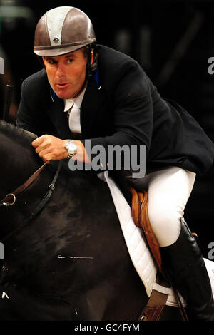 Reiten - Horse of the Year Show 2009 - Tag fünf - Birmingham NEC. Großbritanniens William Funnel über Billy Congo Großbritanniens im HOYS Leading Show Jumper of the Year, im NEC, Birmingham. Stockfoto