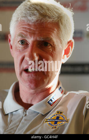 Fußball - FIFA Fußball-Weltmeisterschaft 2010 - Qualifikationsrunde - Gruppe drei - Nordirland / Tschechische Republik - Nordirland Press Co.... Nigel Worthington, Manager in Nordirland, während einer Pressekonferenz im Corinthia Hotel, Prag. Stockfoto