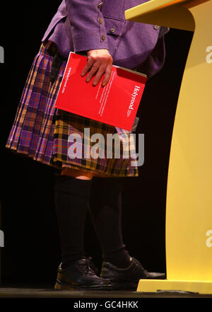 Delegierter Dr. David Stevenson spricht an der SNP-Konferenz am zweiten Tag im Eden Court Theatre in Inverness, die Konferenz läuft bis Sonntag. Stockfoto