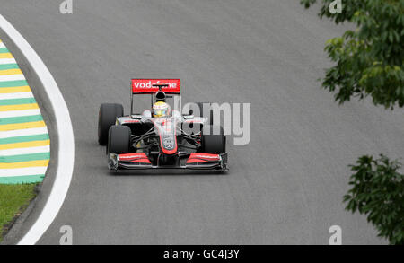 McLaren Lewis Hamilton während der zweiten Trainingseinheit während des Trainingstages in Interlagos, Sao Paulo. Stockfoto