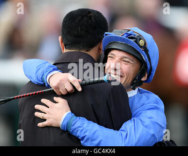 Pferderennen - The Racing Post Trophy - Erster Tag - Doncaster Racecourse. Godolphin-Trainer Saeed bin Suroor mit Jockey frankie Dettori Stockfoto