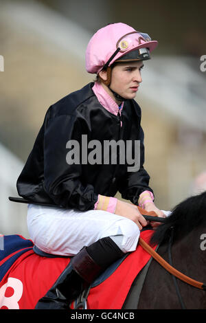 Pferderennen - The Racing Post Trophy - Erster Tag - Doncaster Racecourse. Jockey Nicky Mackay über Craighall vor dem britischen Coal E.B.F. Die Einsätze Der Jungfräulichen Stockfoto