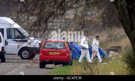 Forensische Beamte in der Nähe der Szene in der Nähe von Sedgefield, County Durham, wo der Leichnam eines Teenagers gefunden wurde. Stockfoto