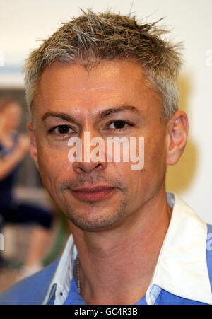 Jonathan Edwards während der Eröffnung des National Portrait Gallery/BT Road to 2012 Project in der National Portrait Gallery, Central London. Stockfoto