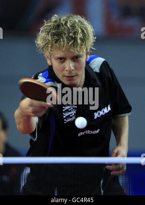 Tischtennis - English National Championships - English Institute of Sport - Sheffield. Der englische Andrew Baggaley serviert Stockfoto