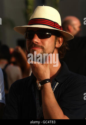 Musikstar Jamiroquai nimmt während der Qualifikation für den Großen Preis von Abu Dhabi auf dem Yas Marina Circuit, Vereinigte Arabische Emirate, Teil. DRÜCKEN SIE VERBANDSFOTO. Bilddatum: Samstag, 31. Oktober 2009. Bildnachweis sollte lauten: David Davies/PA Wire. EINSCHRÄNKUNGEN: Die Nutzung unterliegt Einschränkungen. Redaktionelle Verwendung nur in Printmedien und im Internet. Kein Handy oder Fernseher. Kommerzielle Nutzung mit vorheriger Zustimmung. Stockfoto