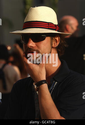 Musikstar Jamiroquai nimmt an der Qualifikation für den Abu Dhabi Grand Prix auf dem Yas Marina Circuit, Vereinigte Arabische Emirate, Teil. DRÜCKEN Sie VERBANDSFOTO. Bilddatum: Samstag, 31. Oktober 2009. Bildnachweis sollte lauten: David Davies/PA Wire. Stockfoto