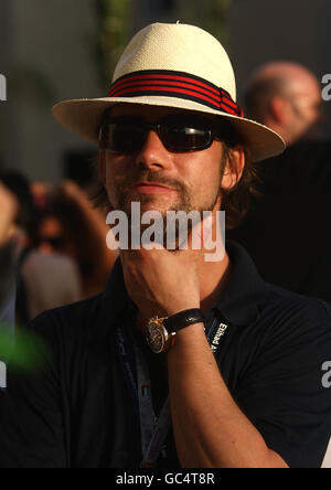 Musikstar Jamiroquai nimmt an der Qualifikation für den Abu Dhabi Grand Prix auf dem Yas Marina Circuit, Vereinigte Arabische Emirate, Teil. DRÜCKEN Sie VERBANDSFOTO. Bilddatum: Samstag, 31. Oktober 2009. Bildnachweis sollte lauten: David Davies/PA Wire. Stockfoto