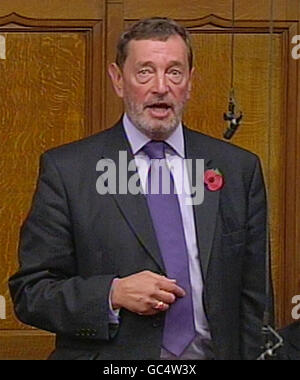 David Blunkett, Abgeordneter von Sheffield Brightside, kommentiert heute das Angebot des konservativen Parteivorsitzenden David Cameron aus dem Jahr 2007, im Unterhaus eine "gusseiserne Garantie" für ein Referendum über den Vertrag von Lissabon zu geben. Stockfoto