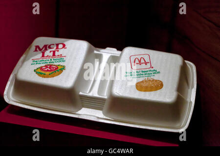 Vintage McDonald Polystyrol-Hartschaum Clamshell Sandwich Container - USA Stockfoto