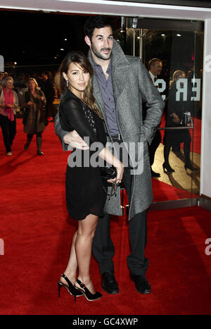 Rachel Stevens und ihr Mann Alex Bourne kommen zur Premiere von "The Men Who Stare at Goats" auf dem Odeon Leicester Square im Zentrum von London. Stockfoto