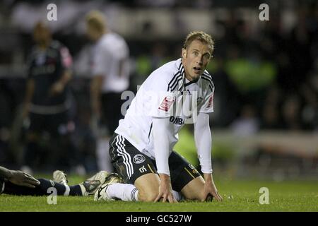 Fußball - Coca-Cola Football League Championship - Derby County / Queens Park Rangers - Pride Park Stadium. Rob Hulse von Derby County auf den Knien niedergeschlagen Stockfoto