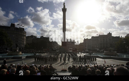 Über 400 Sea Cadets aus ganz Großbritannien nehmen an der National Trafalgar Day Parade Teil. Trafalgar Square, London. Stockfoto