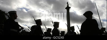Über 400 Sea Cadets aus ganz Großbritannien nehmen an der National Trafalgar Day Parade Teil. Trafalgar Square, London. Stockfoto