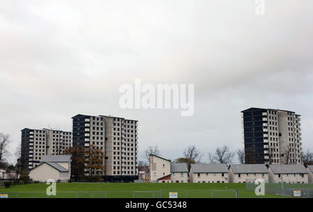 Drei High-Rise Wohnungen abgerissen Stockfoto