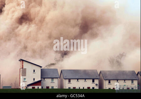 Drei High-Rise Wohnungen abgerissen Stockfoto