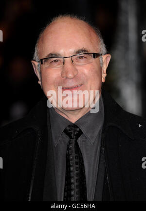 Eine Weihnachtsliedpremiere - London. Bob Hoskins kommt zur Weltpremiere von Disney's A Christmas Carol im Zentrum von Leicester Square in London. Stockfoto