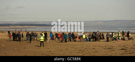 Die Szene am Strand von West Sands, St Andrews, als sich die G20-Finanzminister bekleiden, als über zwanzig Finanzminister aus der ganzen Welt zum Treffen der G20-Finanzminister und Zentralbankgouverneure im Fairmont Hotel, St Andrews, versammeln. Stockfoto