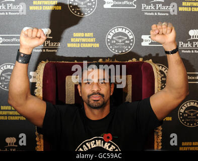 Boxen - David Haye Pressekonferenz - Park Plaza Riverbank Hotel. David Haye, Weltmeister im Schwergewicht, spricht während einer Pressekonferenz im Park Plaza Riverbank Hotel, London. Stockfoto