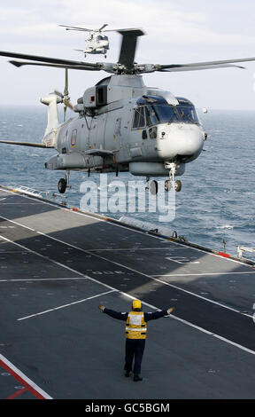 HMS Illustrious verbindet Fly Navy 100 feiern Stockfoto