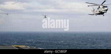 HMS Illustrious verbindet Fly Navy 100 feiern Stockfoto