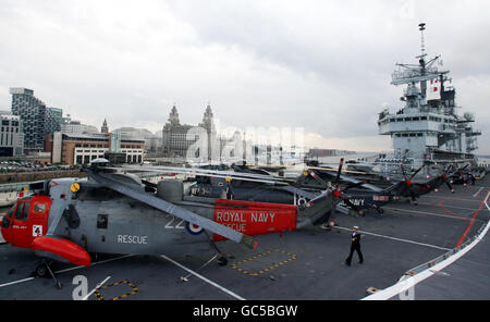 HMS Illustrious verbindet Fly Navy 100 feiern Stockfoto