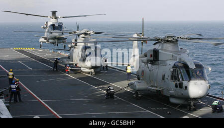 HMS Illustrious verbindet Fly Navy 100 feiern Stockfoto