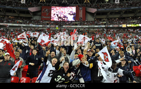American Football - NFL - New England Patriots / Tampa Bay Buccaneers - Wembley Stadium. Fans während des NFL-Spiels in Wembley in London. Stockfoto