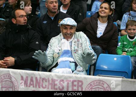 Fußball - Barclays Premier League - Manchester City gegen Fulham - City of Manchester Stadium Stockfoto