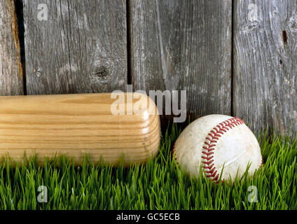 Fledermaus und Baseball mit Platz für Ihren Typ. Stockfoto