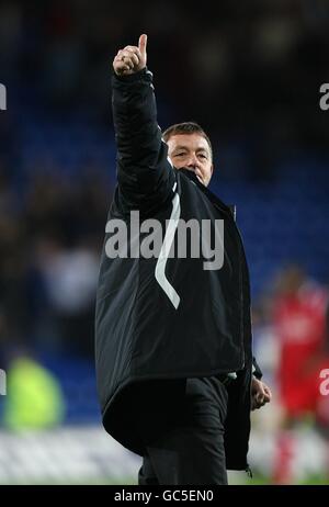 Fußball - Coca-Cola Football League Championship - Cardiff City / Nottingham Forest - Cardiff City Stadium. Billy Davies, Waldmanager von Nottingham, feiert nach dem letzten Pfiff Stockfoto